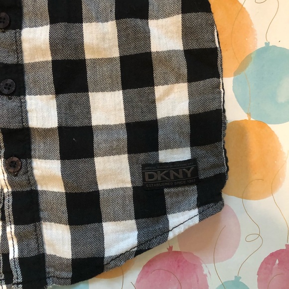 Kids size 4 DKNY plaid tshirt - Picture 4 of 4